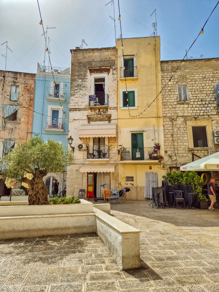 Piazza degli Innamorati in Bari