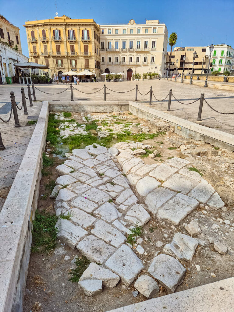 Piazza del Ferrarese Bari